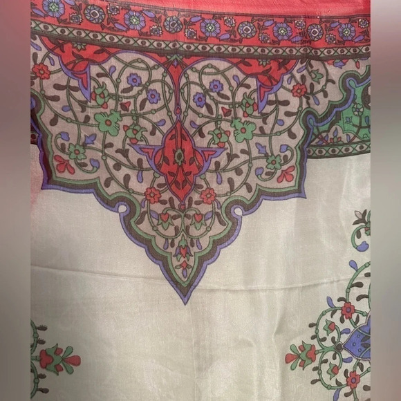 Floral silk scarf from India - Picture 5 of 9